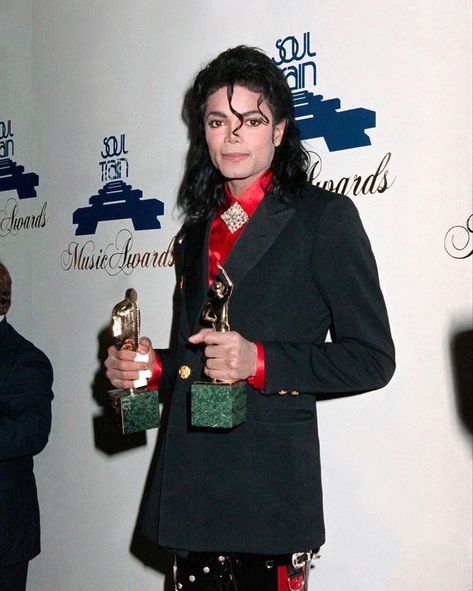 Michael Jackson Awards, Michael Jackson Stage Pictures, Michael Jackson Thriller Rare Photos, Train Music, Michael Jackson 1989 Soul Train Awards, Michael Jackson 1988 Bad Tour Backstage, Soul Train Awards, Mj Bad, Michael Jackson Mtv Awards 2002