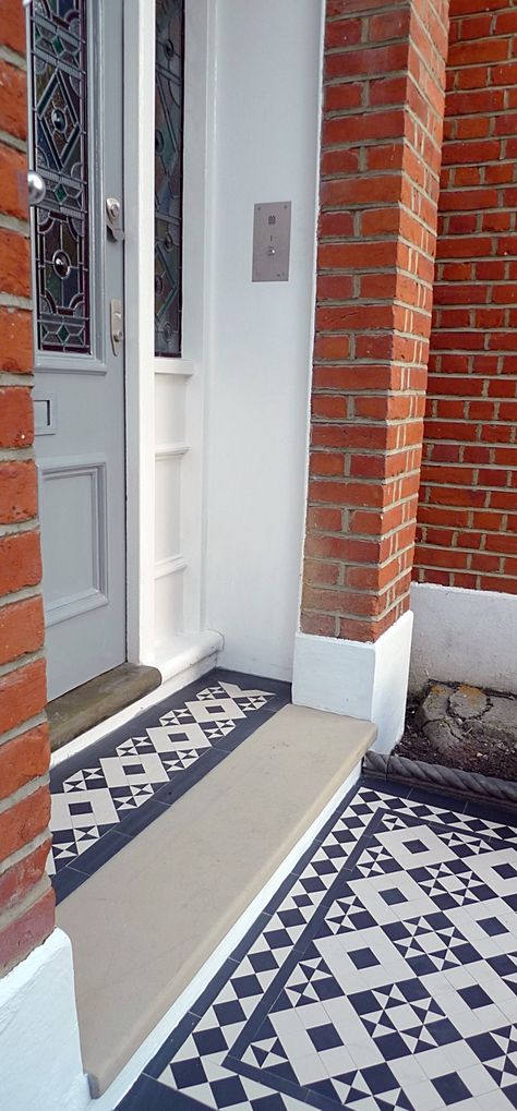 Terrace House Porch Ideas, 1930s Porch Tiles, Front Step Tiles, Front Doorstep Ideas, Front Garden Steps, Tiled Doorstep, Doorstep Ideas, Front Door Steps Ideas, Doorstep Tiles