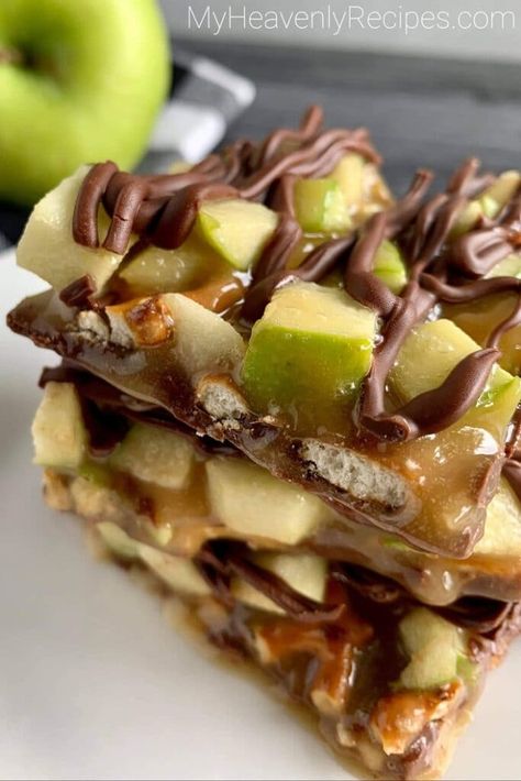 Caramel Apple Bark Caramel Apple Bark, Apple Bark, Caramel Apple Desserts, Bark Recipe, Favorite Dessert Recipes, Think Food, Fall Dessert, Caramel Apple, Fall Desserts