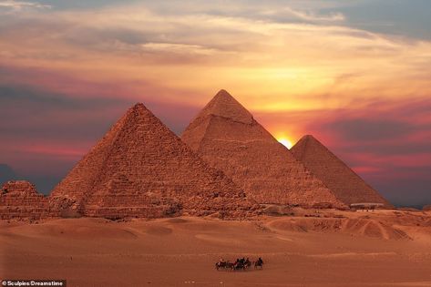 Egypt Aesthetic, Pyramids Egypt, Ancient Pyramids, Luxor Temple, Great Pyramid Of Giza, Egyptian Tattoo, Egyptian Pyramids, Visit Egypt, Valley Of The Kings