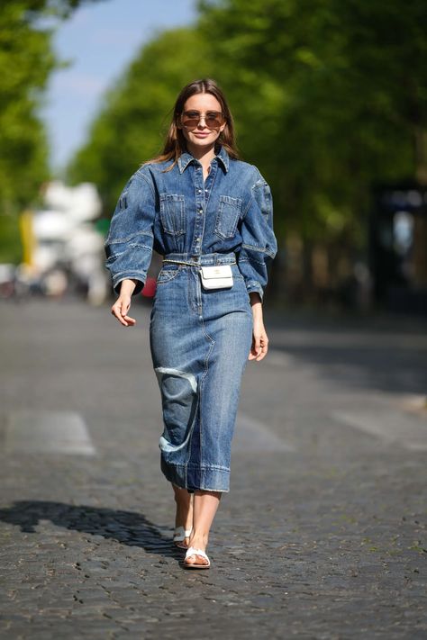 Look Total Jeans, Denim On Denim Outfit Spring, Total Look Jean, Denim On Denim Outfits For Women, All Jeans Outfit, Denim Dress Outfit Summer, Spring Jeans Outfit, Jeans With Sandals, All Denim Outfit