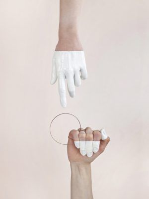 Royal College of Art London Jewellery & Metal 2015 Graduates – CURRENT OBSESSION Holding Something, Hand Photography, Secret Admirer, Kampot, Royal College Of Art, Foto Art, Jewelry Photography, Contemporary Jewellery, Jewellery Design