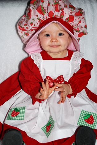 Strawberry Shortcake Baby Outfit, Strawberry Shortcake Baby Costume, Strawberry Shortcake Baby Clothes, Strawberry Shortcake Costume Ideas, Strawberry Shortcake Photoshoot, Strawberry Shortcake Easter, Strawberry Shortcake Clothes, Strawberry Shortcake Cosplay, Aesthetic Outfits Autumn