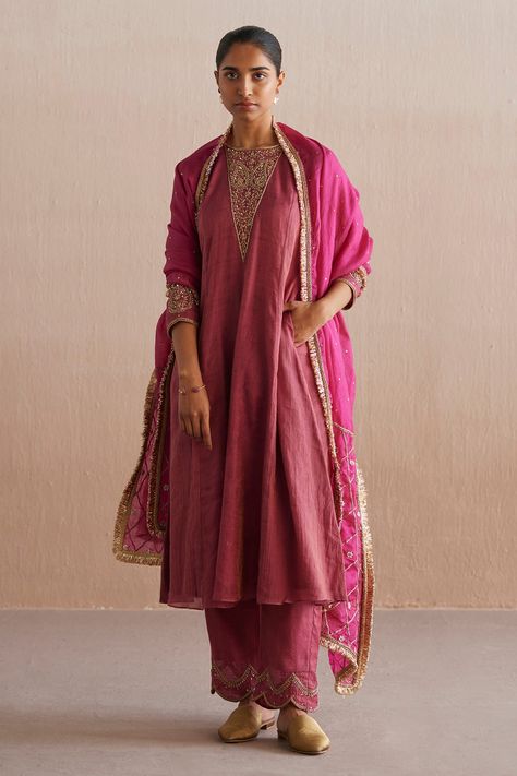 Shop for these amazing collections of Pink Kurta: Cotton Tissue Handwoven And Hand Aayat Pant Set For Women by Weaver Story online at Aza Fashions. Pink Kurta, Kurta Cotton, Traditional Indian Outfits, Kurta Designs Women, Designer Party Wear Dresses, Boutique Dress Designs, Party Wear Indian Dresses, Indian Designer Outfits, Embroidery Suits