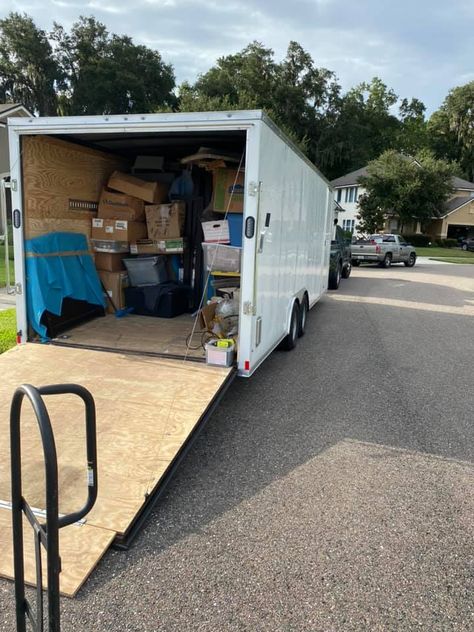 Guide to Moving Company Services - Jacksonville Elite Movers Packing A Moving Truck, Prime Mover Truck, Where To Move U.s. States, Huge Truck, House Movers, Best Movers, Moving Cross Country, Moving Services, Moving Company