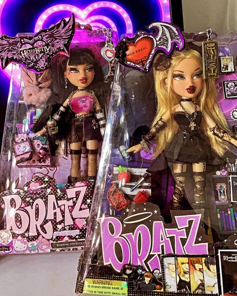 Bratz dolls 💘 on Instagram: “Girlz just wanna have fun 😍💖 #bratz #hellokitty #deatnote #dolls #dollscollector #bratzdolls” Custom Bratz Dolls, Bratz Shopping, Bratz Doll Collection, Bratz Collections, All Bratz Dolls, Backyard Halloween Party, Pink Alternative Fashion, Bratz Dolls Aesthetic, Bratz Aesthetic