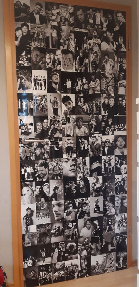 Black and white One direction between 2010 and 2020 Pictures are 10×15 cm With Shippings like Larry 8 pictures × 13 pictures Picture Door Ideas Bedroom, One Direction Bedroom Aesthetic, One Direction Room Decor, One Direction Bedroom, One Direction Room, One Direction Photos, Black And White Theme, Bedroom Renovation, Bedroom Black