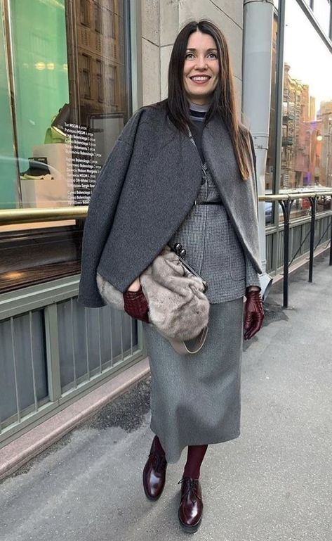 School Event Dress, Grey Skirt, Women's Outfits By Occasions, Stylish Skirts, Grey Outfit, Mode Inspo, 가을 패션, Winter Outfits Women, Winter Fashion Outfits