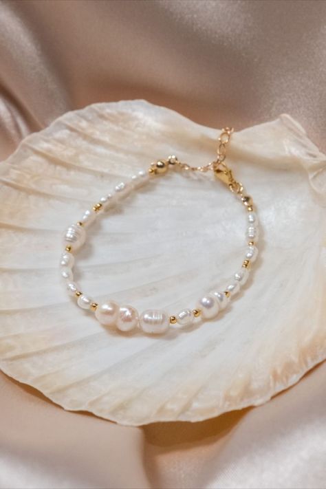 Mermaid Core Bracelet, Pearl Jewelry Aesthetic, Mermaid Core Aesthetic, Pearls Aesthetic, Aesthetic Mermaid, Real Pearl Bracelet, Siren Core, Mermaid Core, Mermaid Bracelet