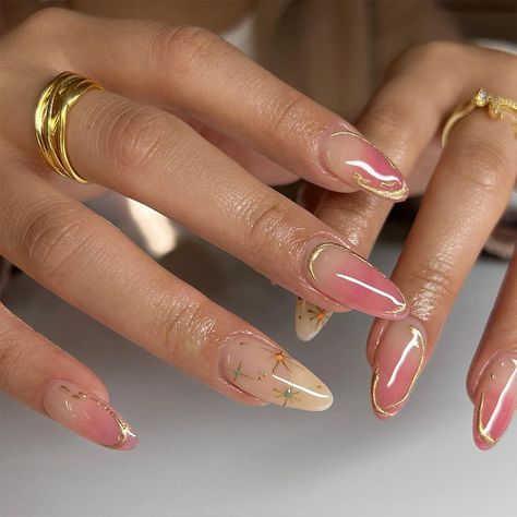 Gel Extensions Ideas, Aura Nails Neutral, Pink Nail Extension Designs, Fun Neutral Nail Designs, Neutral Acrylic Nail Designs, Summer Europe Nails, Simple Trendy Nails, Sweetheart Nails, Gold Summer Nails