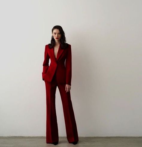 Red Pantsuit, Woman In Suit, Woman Suit Fashion, Red Suit, Elegante Casual, Classy Work Outfits, Stylish Work Outfits, Graduation Outfit, Glam Dresses