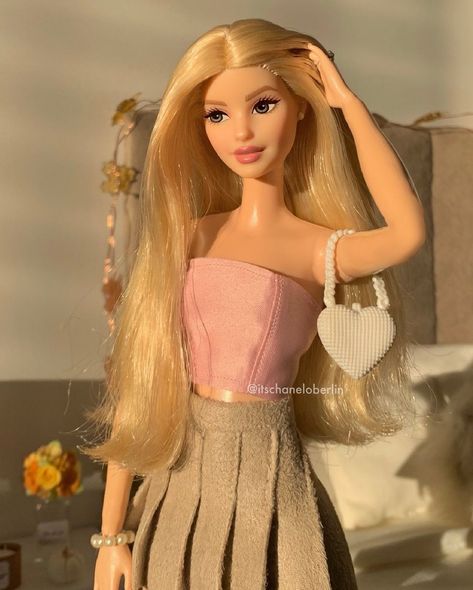 Barbie Celebrity, Barbie Funny, Moda Aesthetic, Barbies Pics, Dress Barbie Doll, Desain Quilling, Custom Barbie, Bad Barbie, Doll Aesthetic