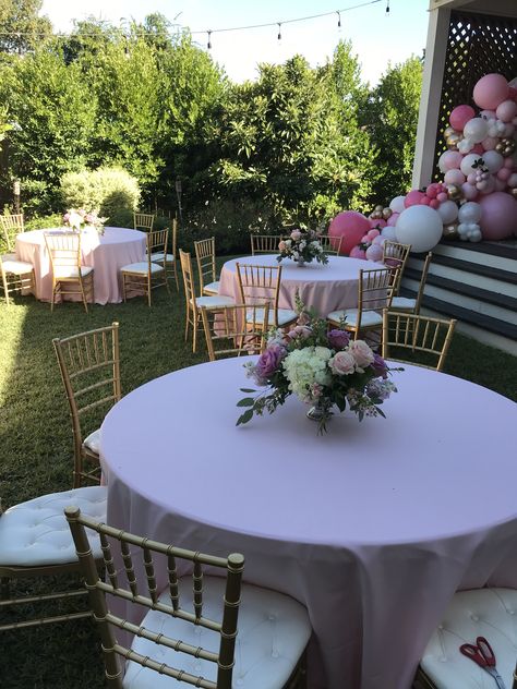 Quince Backyard Party, Simple Event Table Decor, Family Reunion Decorations, Pink Graduation Party, Quince Decor, 25th Wedding Anniversary Party, Backyard Graduation Party, Sweet Sixteen Birthday Party Ideas, Debut Ideas