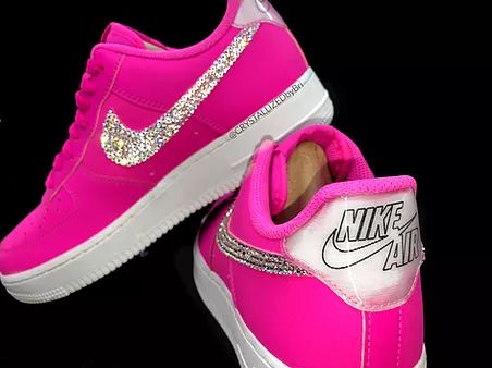 Neon Nike Shoes, Nike Air Sneakers, Casual Shoes Women Sneakers, Nike Shoes Women Fashion, Pretty Sneakers, Air Force 1 Sneakers, Bling Heels, Air Sneakers, Pink Nike Shoes