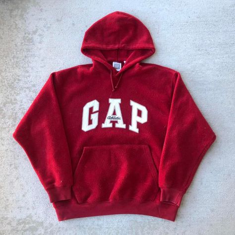 Red Gap Hoodie Outfit, Red Gap Hoodie, Fame Clothes, Comfortable Hoodies, Pinterest Outfits, Simple Trendy Outfits, Red Hoodie, Colorful Fashion, Fleece Hoodie