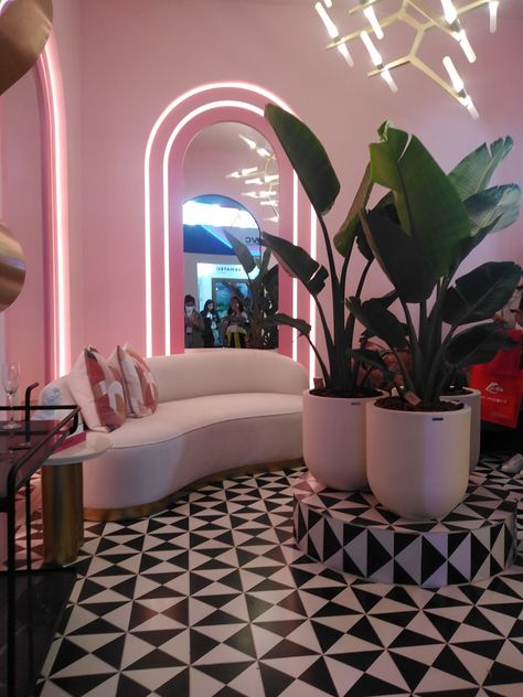 Funky Beauty Salon Decor, Grey Salon Ideas Interior Design, Dark Salon Interior, Colorful Beauty Salon, Funky Nail Salon, Quirky Salon Ideas, Pink Yoga Studio, Salon Studio Suite Interior Design, Salon Suite Decor