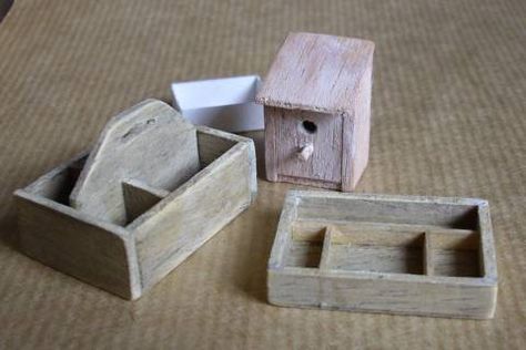 Miniatures and dollshouses : garden shed Miniature Props, Foam Board Projects, Shed Ideas, Dollhouse Tutorials, Dollhouse Miniatures Kitchen, Dollhouse Miniature Tutorials, Miniature Tutorials, Diy Doll Miniatures, Mini Doll House