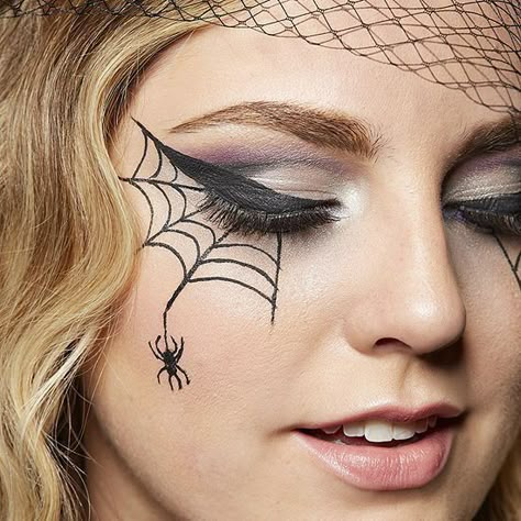 Spider Eye Makeup Halloween, Spider Web Makeup Easy, Spiderweb Face Paint, Spiderweb Makeup Halloween, Halloween Makeup Spider Web, Spiderweb Eye Makeup, Spider Makeup Halloween, Spiderweb Costume, Spiderweb Makeup