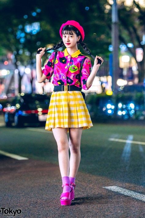 Teen Style, Japan Streetwear Aesthetic, Tokyo Street Style Women, Harajuku Style Outfits, Skirt Chanel, Mode Harajuku, Pink Beret, Japan Fashion Street, Harajuku Street