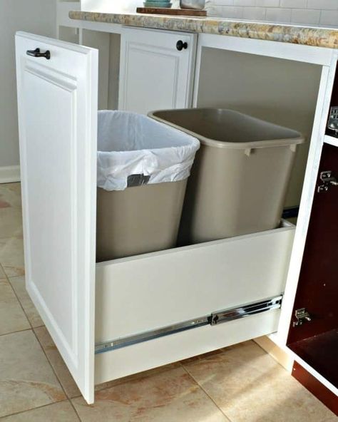 Pull Out Trash Cans, Hidden Kitchen, Diy Kitchen Storage, Kitchen Storage Solutions, Kitchen Drawers, Kitchen Equipment, Unique Kitchen, Trendy Kitchen, Recycle Trash