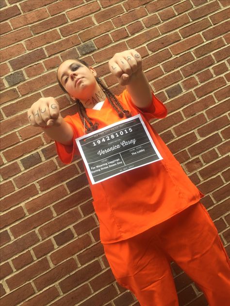 Easy Prisoner Costume, Black And White Prisoner Costume, Escaped Prisoner Costume, Jail Escape Costume, Prisoner Outfit Halloween, Halloween Costumes Inmate, Diy Prisoner Costume Women, Female Prisoner Costume, Prisinor Halloween Costume