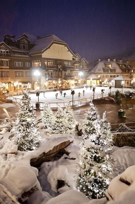 The magical Beaver Creek Ice Rink in one of Colorado's coziest ski towns. Winters Tafereel, Colorado Christmas, Beaver Creek Colorado, Colorado Towns, Best Ski Resorts, Ski Town, Estes Park Colorado, Breckenridge Colorado, Beaver Creek