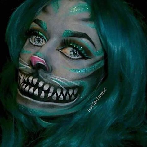 Cheshire Cat Makeup, Cheshire Cat Halloween, Wonderland Makeup, Cheshire Cat Costume, Cat Halloween Makeup, Amazing Halloween Makeup, Halloween Makeup Inspiration, Character Makeup, Halloween Tattoo