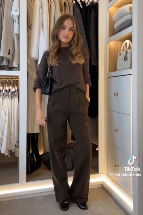 Pleated Trousers Outfit Winter, Wide Leg Trousers With Boots, Wool Trousers Women Outfit, Brown Wide Leg Trousers Outfit, Aritzia Melina Pant Outfit, Winter Trousers Outfit, Melina Pant Outfit, Wide Leg Trousers Outfit Classy, Brown Trousers Outfit Women