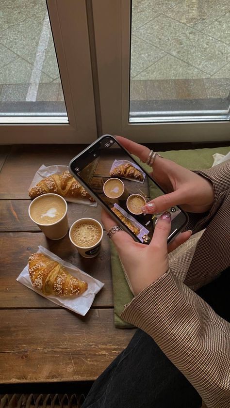 Coffee And Pastries, Cafe Pictures, Soft Launch, Coffee Shop Aesthetic, Fotografi Vintage, Instagram Creative Ideas, Shotting Photo, 사진 촬영 포즈, Shop Aesthetic