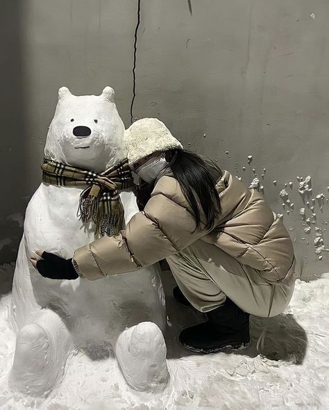 Mode Au Ski, Snow Bear, 사진 촬영 포즈, Winter Inspo, Christmas Feeling, Winter Scenery, Korean Aesthetic, Winter Girls, Foto Ideas Instagram