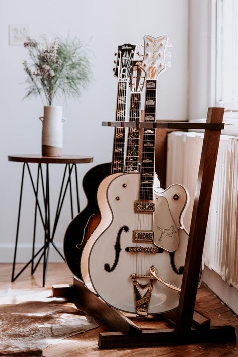 Our bench-made Olin Guitar Stand is the perfect alternative to the mass-production multi-guitar stands available today. Utilizing American hardwoods and traditional joinery, this stand allows you to keep your instruments at hand without sacrificing design. Graceful in proportion, the Olin combines modern design with a functional display that’s safe for all stringed instruments, making it ... Office Music Room Ideas, Instrument Organization, Home Music Room Design, Guitar Display Ideas, Funky Music Room, Guitar Room Aesthetic, Guitar Stand Ideas, Multi Guitar Stand, Guitar Corner