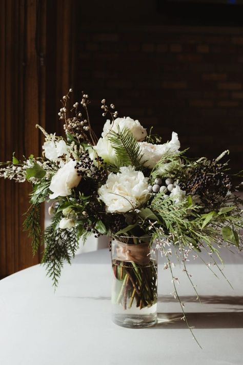 Rustic Winter Floral Arrangements, Evergreen Wedding Table Decor, Evergreen Bouquet Wedding, Winter Floral Table Arrangements, Winter Flower Centerpieces For Table, White Winter Wedding Centerpieces, Evergreen Bridal Bouquet, December Wedding Centerpieces Receptions, Winter Wedding Arrangements