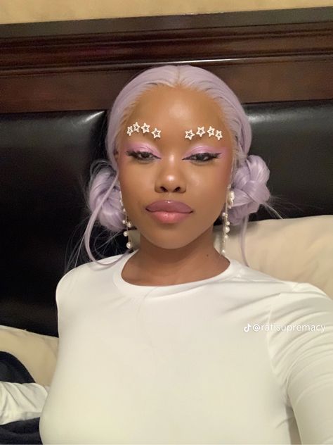 Purple Lace Wig, Lilac Wig, Birthday Hairstyles, Wig Styling, Purple Wig, Lavender Dress, Hair Color Purple, Makeup Styles, Purple Lace