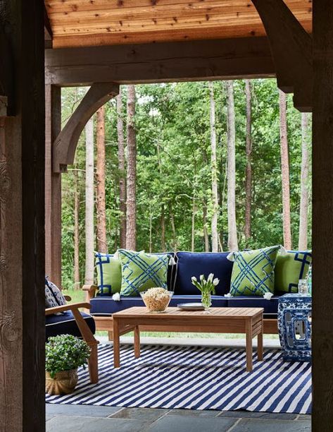 Eye For Design: Decorating With The Blue/Green Color Combination Deck Lounge, Lacefield Designs, Small Outdoor Patios, Blue Patio, Outdoor Living Rooms, Outdoor Living Room, Living Room Green, Outdoor Patio Decor, Green Decor