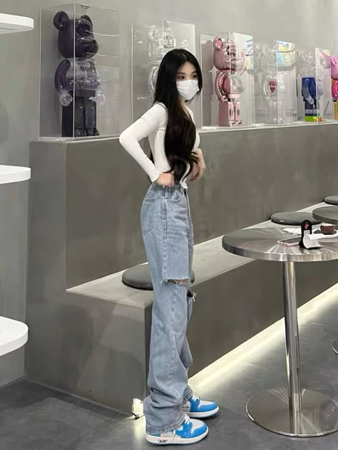 Korean Wide Pants Outfit, High Waisted Jeans Outfit, Korea Dress, Outfit Korean Style, Style Korea, Style 2023, Korean Girl Fashion, Ulzzang Fashion, Simple Trendy Outfits