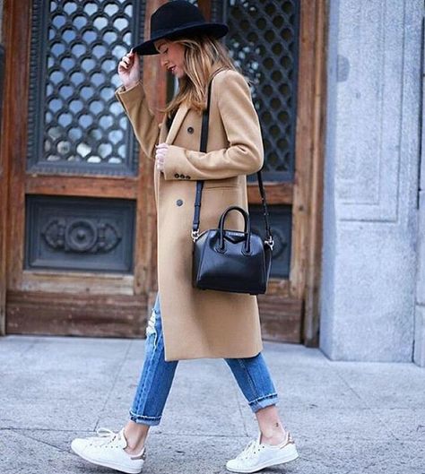 Casual & Chic @finest__looks Mini Antigona Givenchy Outfit, Antigona Givenchy Outfits, Givenchy Antigona Outfit, Givenchy Outfit, Antigona Mini, Givenchy Mini Antigona, Mini Antigona, Vintage Designer Bags, Givenchy Antigona