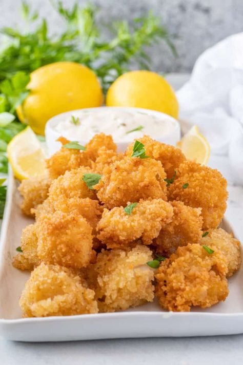 The BEST Fried Scallops- Crispy, Delicious, & Easy to Make! Fried Sea Scallops, Fried Scallops Recipe Deep, Breaded Scallops Recipe, Deep Fried Scallops, Fried Scallops Recipe, Breaded Scallops, Fried Halibut, Best Scallop Recipe, Shrimp And Scallop Recipes