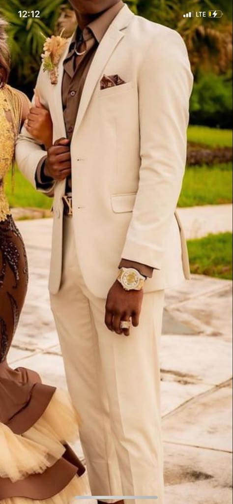 Cream Prom Suit, Beige Prom Suit, Gold Groomsmen Attire, Cream Suit Men, Champagne Suits For Men, Brown Wedding Aesthetic, Tan Suit Men, Cream Wedding Suit, Prom Guy