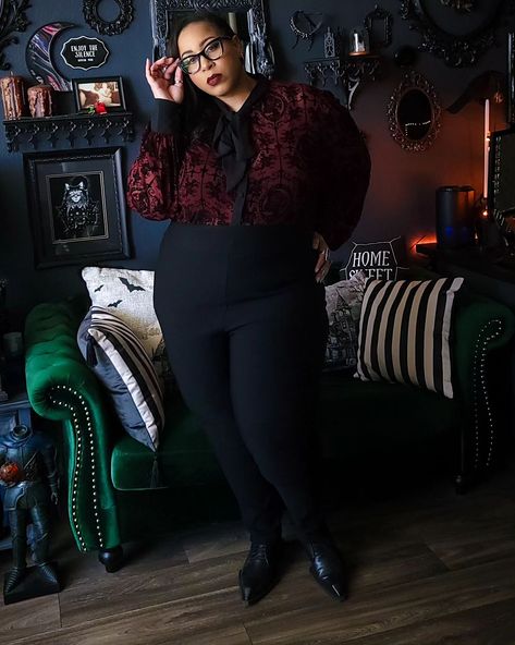 New blog post with outfit details is up! LINK IS IN MY BIO! *Blouse and Pants (PR): @uniquevintage Glasses (Ludwig):… | Instagram Plus Size Witchy Outfits, Office Outfits Women Plus Size, Plus Size Goth Clothes, Mode Queer, Goth Plus Size, Elegant Goth, Plus Size Goth, Blouse And Pants, Plus Size Workwear