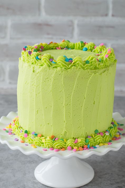 Homemade funfetti cake with lime green buttercream! Lime Green Cake Birthday, Lime Green Cake Ideas, Lime Green Birthday Party Ideas, Neon Green Cake, Green And Yellow Cake, Lime Green Cake, Homemade Funfetti Cake, Green Buttercream, Green Birthday Cakes