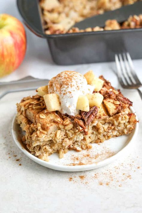 Apple Pie Baked Oatmeal, Banana Bread Baked Oatmeal, Oatmeal Apple, Oatmeal Pie, Healthy Apple Pie, Apples Cinnamon, Healthy Carrot Cakes, Baked Oatmeal Recipes, Baked Apple Pie