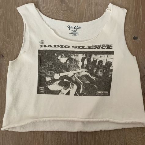 Brandy Melville Connor Radio Silence Cropped Tank Vintage Rock Tees, Vintage Tank, White Blonde, Vintage Band, Look Cool, Vintage Tees, Vintage Tshirts, Retro Fashion, Shirts Tops