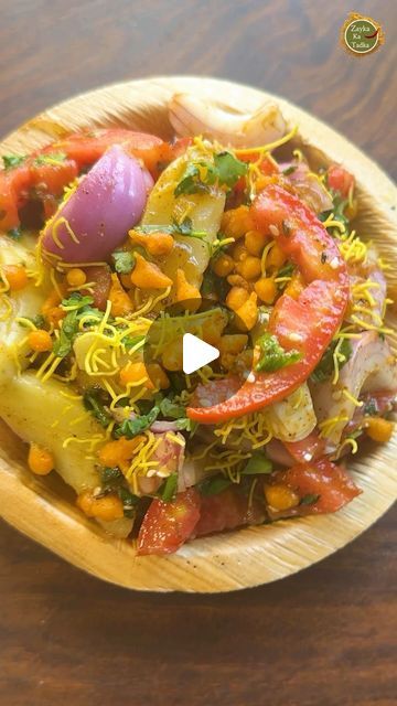 Aloo Chaat Recipe, Veg Fried Rice Recipe, Aloo Recipes, Ramadan Activities, Chaat Recipe, Vegetarian Snacks Recipes, Vegetarian Snacks, Fried Rice Recipe, Summer Special