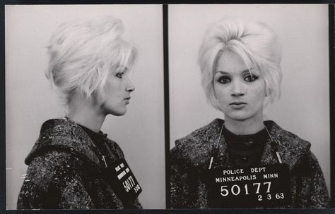 handcuffs and beehives...a small collection of vintage mugshots of ladies. Mugshot Halloween Costume, Vintage Mugshots, Celebrity Mugshots, Mug Shot, Vintage Orange, Black And White Portraits, Moda Vintage, Vintage Magazine, Girl Gang