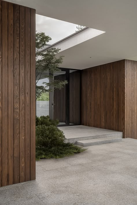 Poli House on Behance Entrance To The House, Brazil Houses, A Modern House, Wood Facade, Modern Lake House, Chalet Design, Interior Design Photography, House Photography, Concrete House