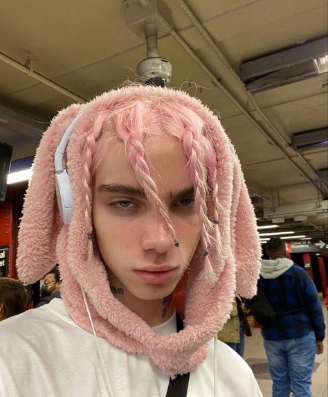 Deep Winter, Corte De Cabelo Masculino, Aesthetic People, Short Hair With Bangs, Aesthetic Hair, Hairstyles With Bangs, Pink Hair, Hair Inspo, Pretty People