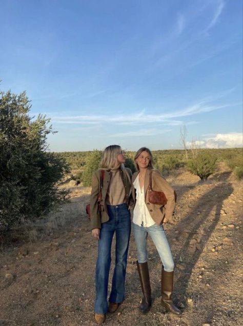 Southwest Womens Style, Countryside Fashion Aesthetic, Crunchy Professional Outfits, Countryside Outfits Women, Colorful Western Outfits, Fall 2023 Aesthetic, Modest Country Outfits, British Summer Outfits, Outfit Campo