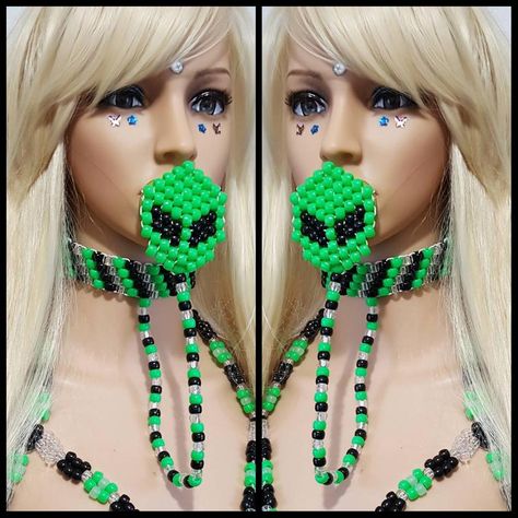 Kandi Pacifier, Kandi Harness, Alien Kandi, Kandi Choker, Kandi Masks, Rave Outfits Diy, Mina Aesthetic, Kandi Mask, Kandi Beads