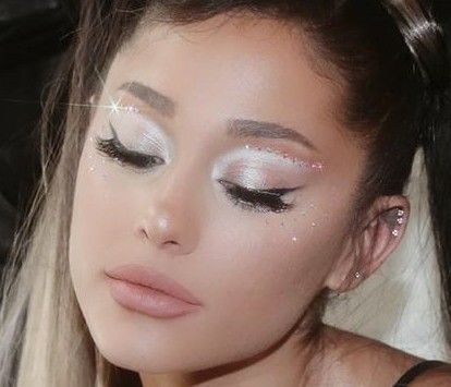 Makeup Looks White Eyeshadow, White Euphoria Makeup, White Eyeshadow Aesthetic, White Cat Eye Makeup, Angel Make Up Aesthetic, White Hoco Makeup, White Angel Costume Makeup, Angel Makeup Gold, White Swan Costume Makeup