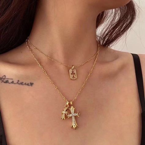 Big Cross, Necklace Outfit, Heart Necklace Diamond, Jewel Necklace, Jewelry Accessories Ideas, Dope Jewelry, Gold Heart Necklace, Stacked Jewelry, Jewelry Lookbook